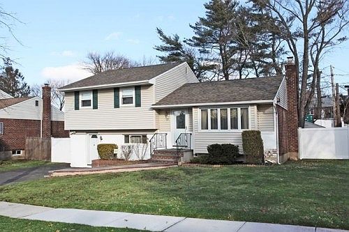 17 Holly Dr, Syosset, NY 11791 | Zillow