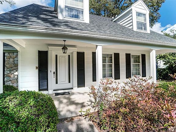 2nd image of 997 Grove Hill Dr