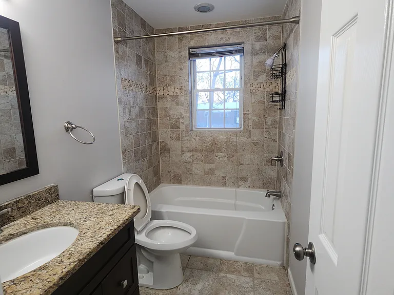 5608 Eastwood Ct — Photo 9