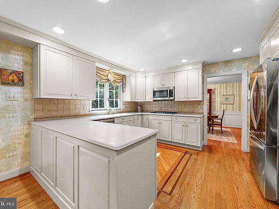 5th image of 13 Highwood Ct