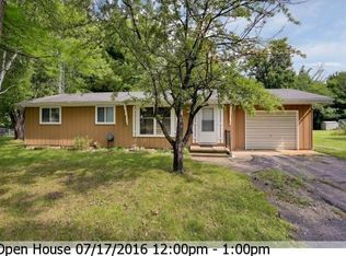 120 Crestview Ln, Waupaca, WI 54981
