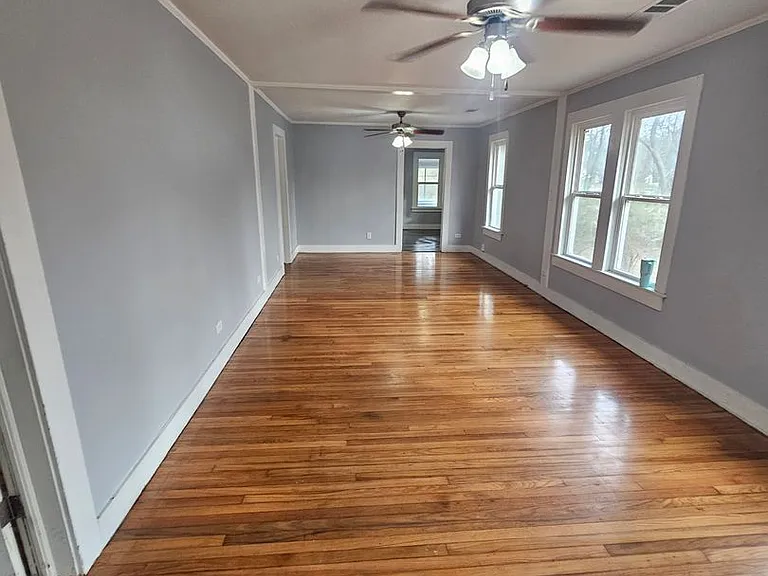 735 Floyd St — Photo 2