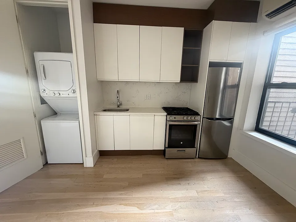 32 Magnolia Ave #202