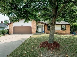 11 Oak Point Dr, Saint Peters, MO 63376