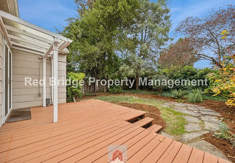 2619 NE Flanders St — Photo 33