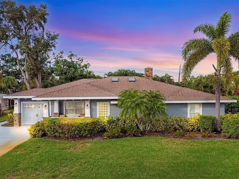 416 Sunset Dr — Photo 3