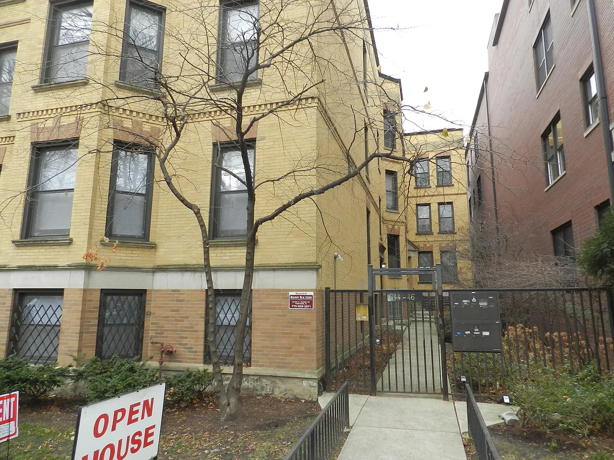 Building Photo - 646 W Barry Ave #1R