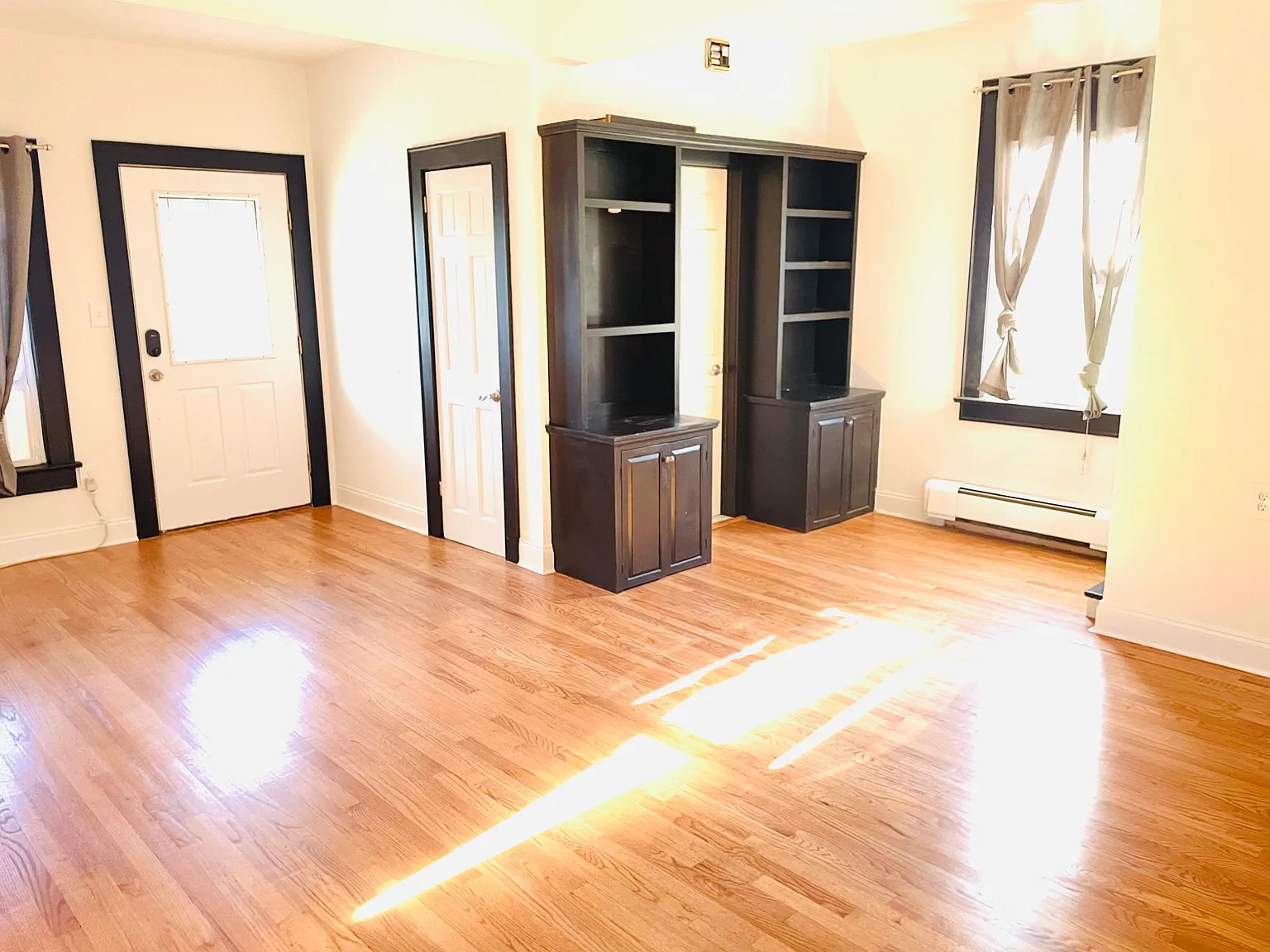 3 bed, 1900 sqft, $3,600 — Photo 3