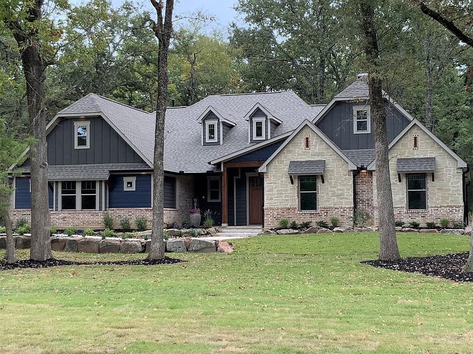 1st image of 115 Oakmont Dr
