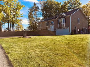 2 Riverview Cir, Poughkeepsie, NY 12601