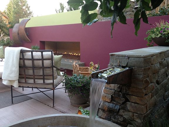 The yard and water bowl