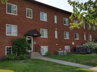 502 Grandview Ct, Iowa City, IA 52246