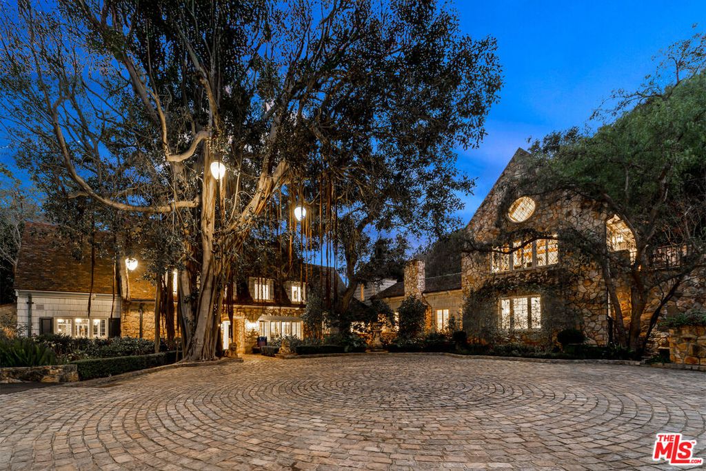 9631 Cedarbrook Dr, Beverly Hills, CA 90210