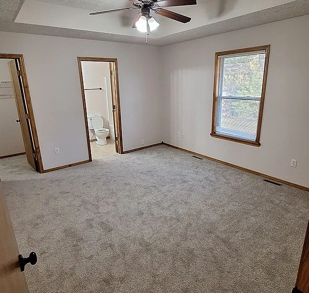 1305 E Hampton Dr — Photo 7