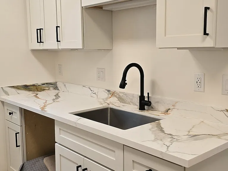 445 Webster St #5 — Photo 2