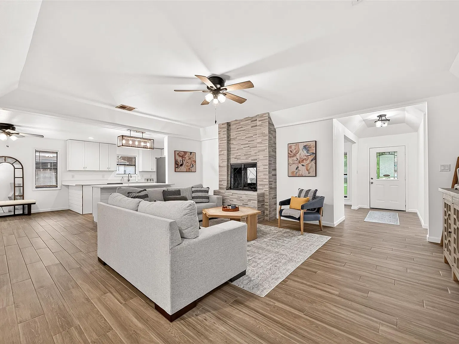 4 bed, 3.0 bath, 2793 sqft, $2,500 — Photo 3