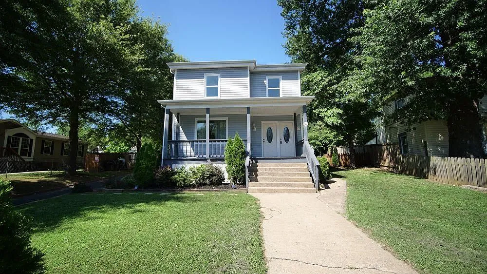 3 bed, $1,895 — Photo 1