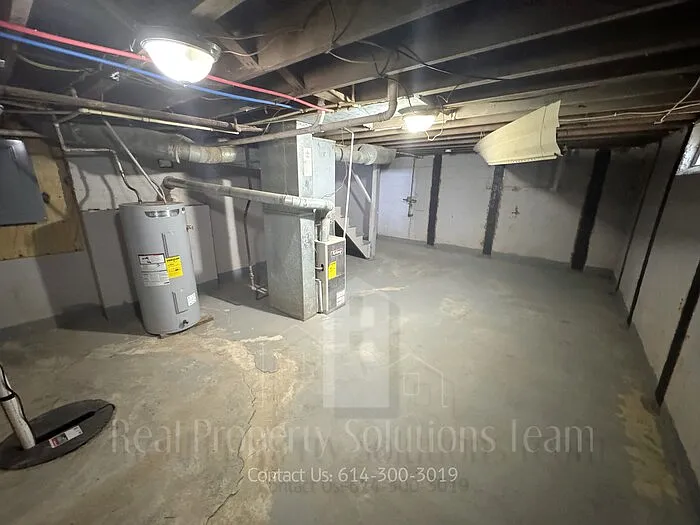 1079 S James Rd — Photo 19