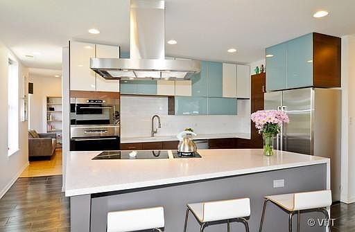 5th image of 4058 S Ellis Ave #Penthouse