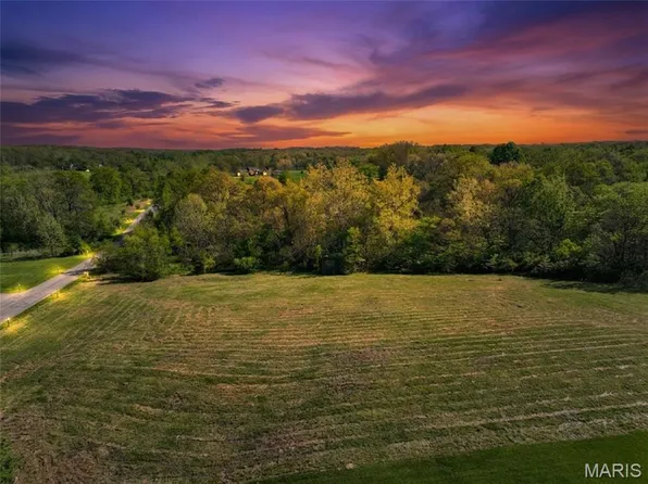 21 Spring House Ln, Troy, MO 63379