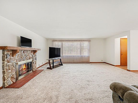 3rd image of 11819 Wicker Ave