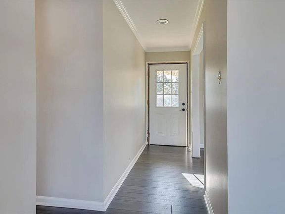 3rd image of 504 Heathwood Dr