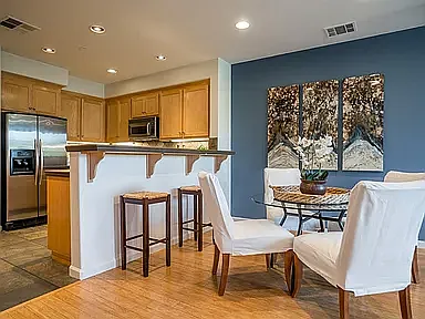 3 bed, 1583 sqft, $5,200 — Photo 3