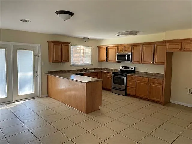 4 bed, 2.0 bath, 1850 sqft, $1,850 — Photo 4