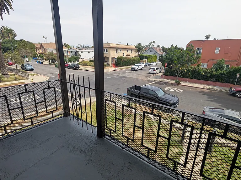 2901 Kenwood Ave #3 — Photo 6