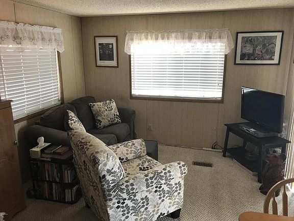 3rd image of 1075 Loma Dr Space 10