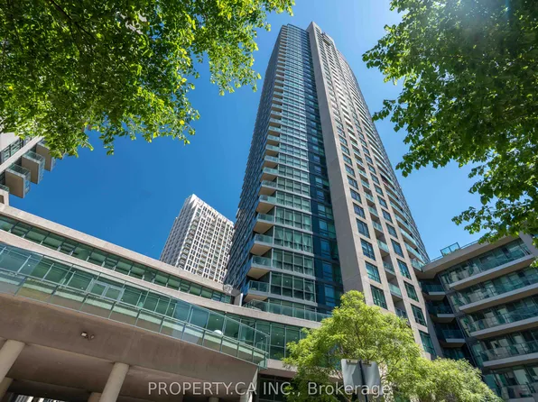 215 Fort York Blvd #2203, Toronto, ON M5V 4A2