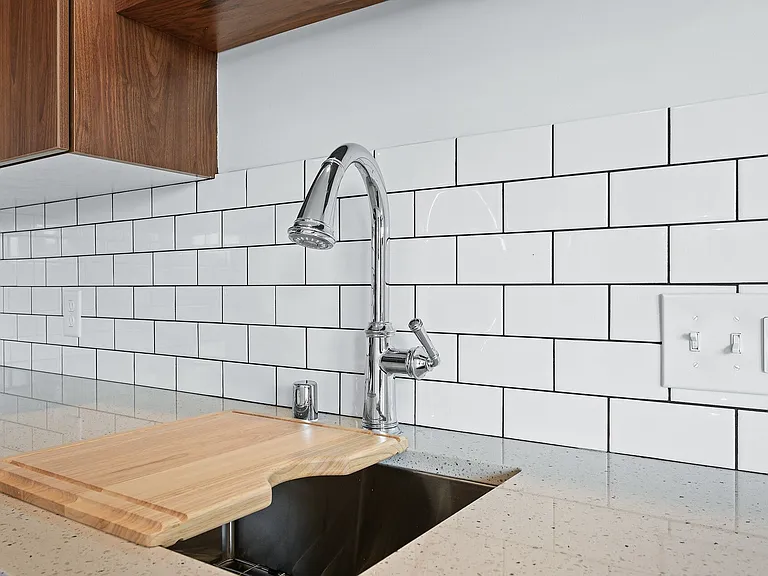 Laurel Apartments — Photo 16