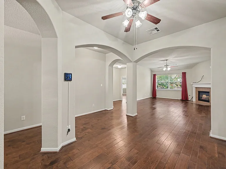 1912 Hill Manor Dr — Photo 7