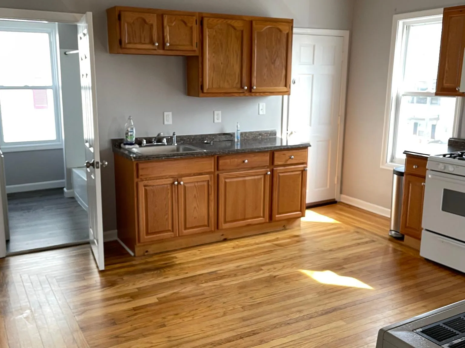 26 Alden St — Photo 2