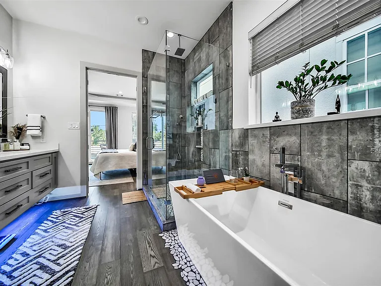 1205 E 28th St — Photo 34