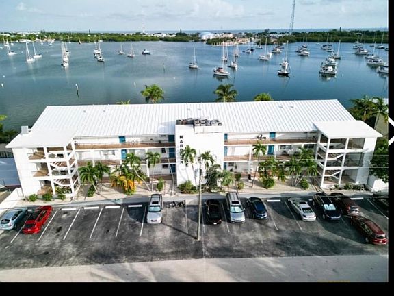 2nd image of 1217 Sombrero Blvd