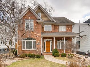 155 N Main St, Glen Ellyn, IL
