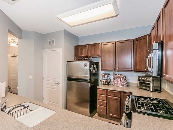 5th image of 935 Kirkland Ct