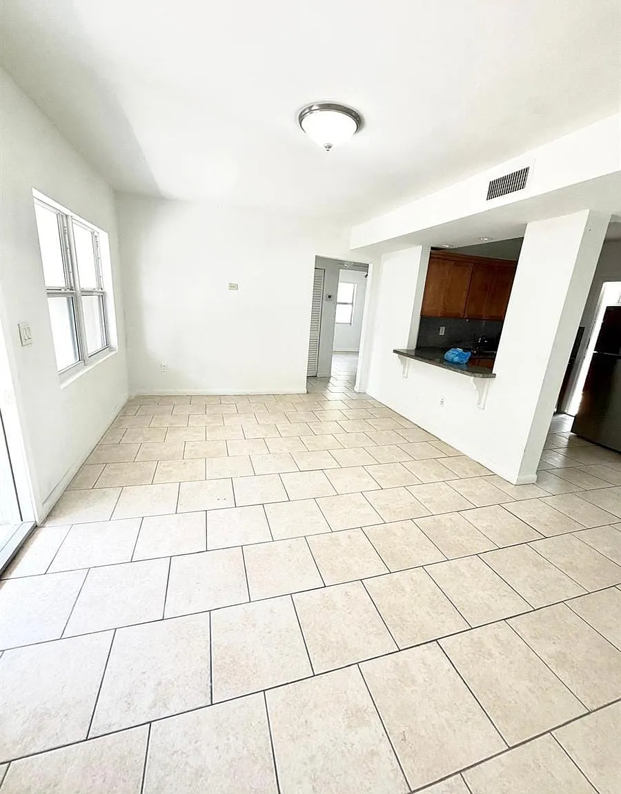 2 bed, 1000 sqft, $2,150 — Photo 2