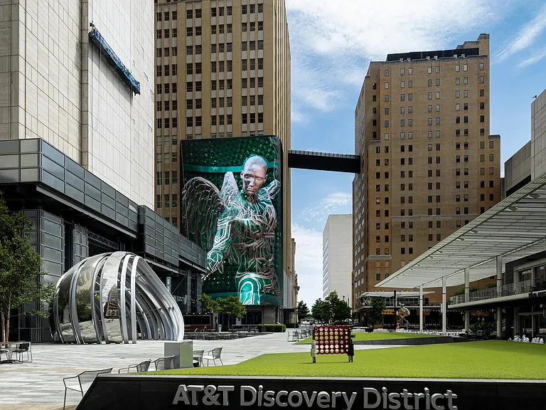 With the AT&T Discovery District around the corner, your new Modera lifestyle blends modern convenience and dynamic activity.