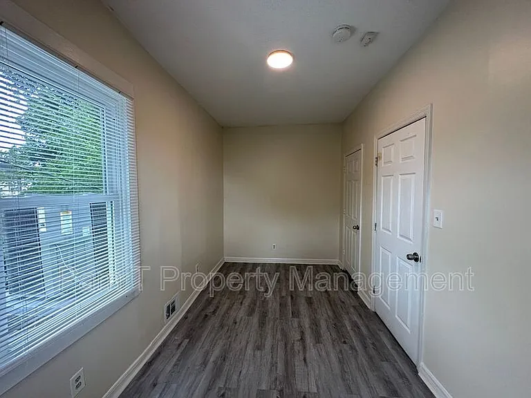 814 Ott St — Photo 11