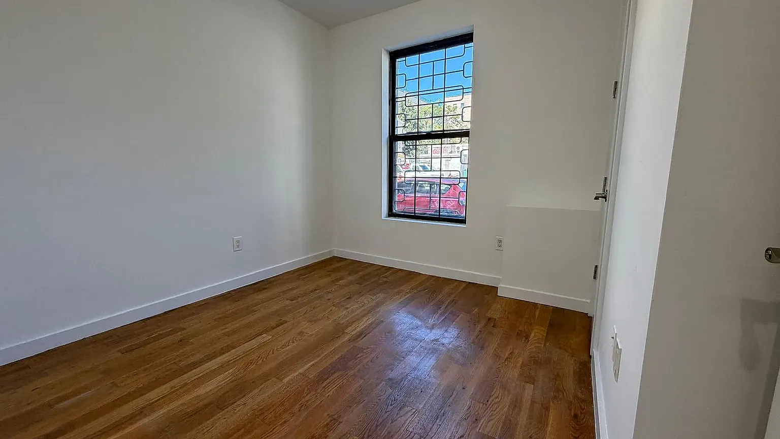 1082 De Kalb Avenue — Photo 2