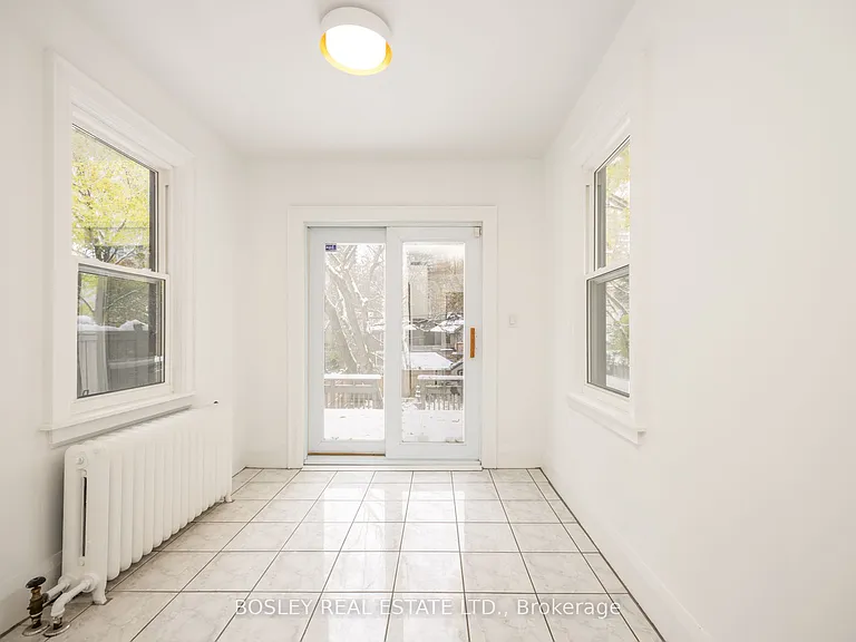 88 Manor Rd E — Photo 15