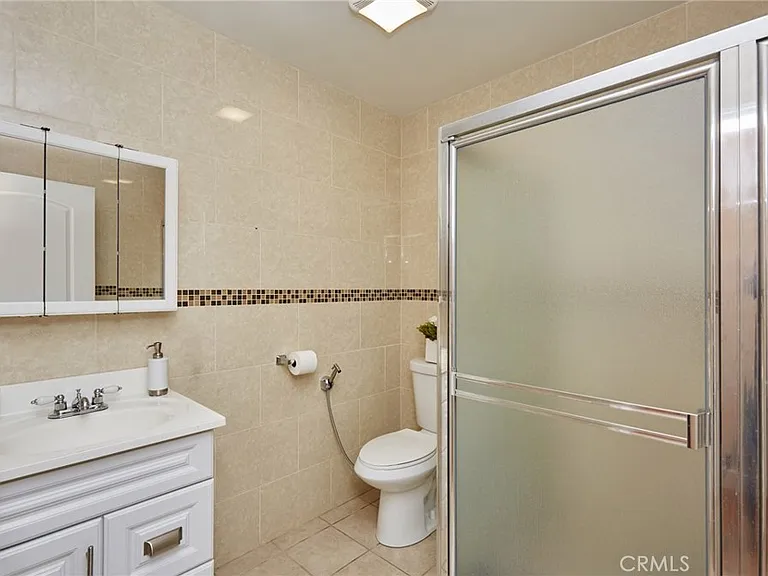 17827 Burbank Blvd — Photo 12