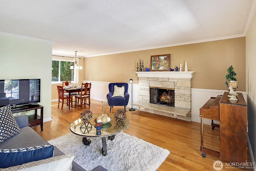 3 bed, 1910 sqft, $3,850 — Photo 2