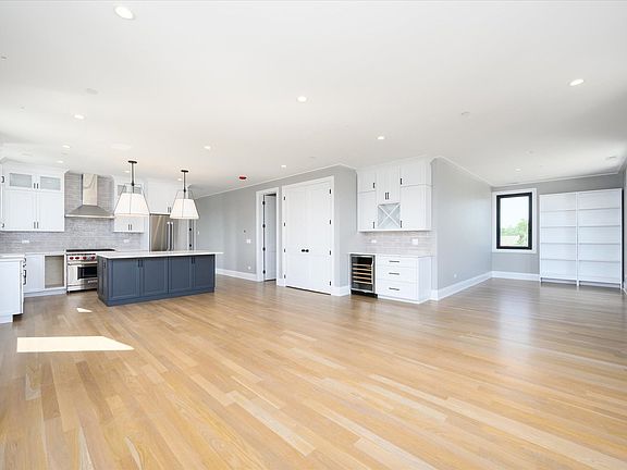 5th image of 1024 Washington Blvd #2N