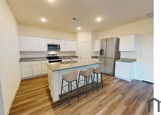 5 bed, 2609 sqft, $3,800 — Photo 3