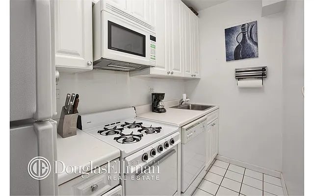 Rented by Douglas Elliman | media 17