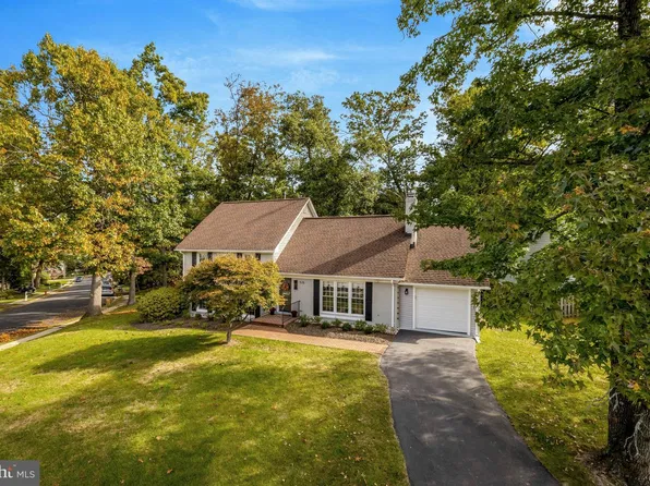 515 Woodland Ct NW, Vienna, VA 22180