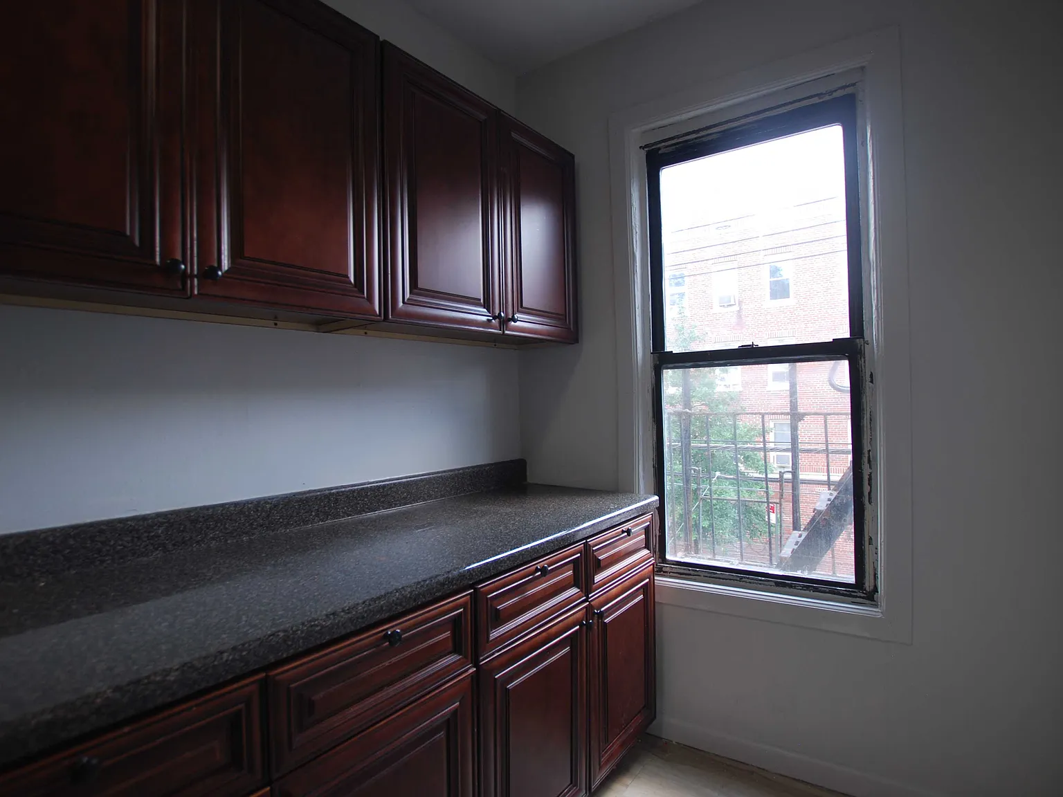 2 bed, 550 sqft, $2,300 — Photo 4